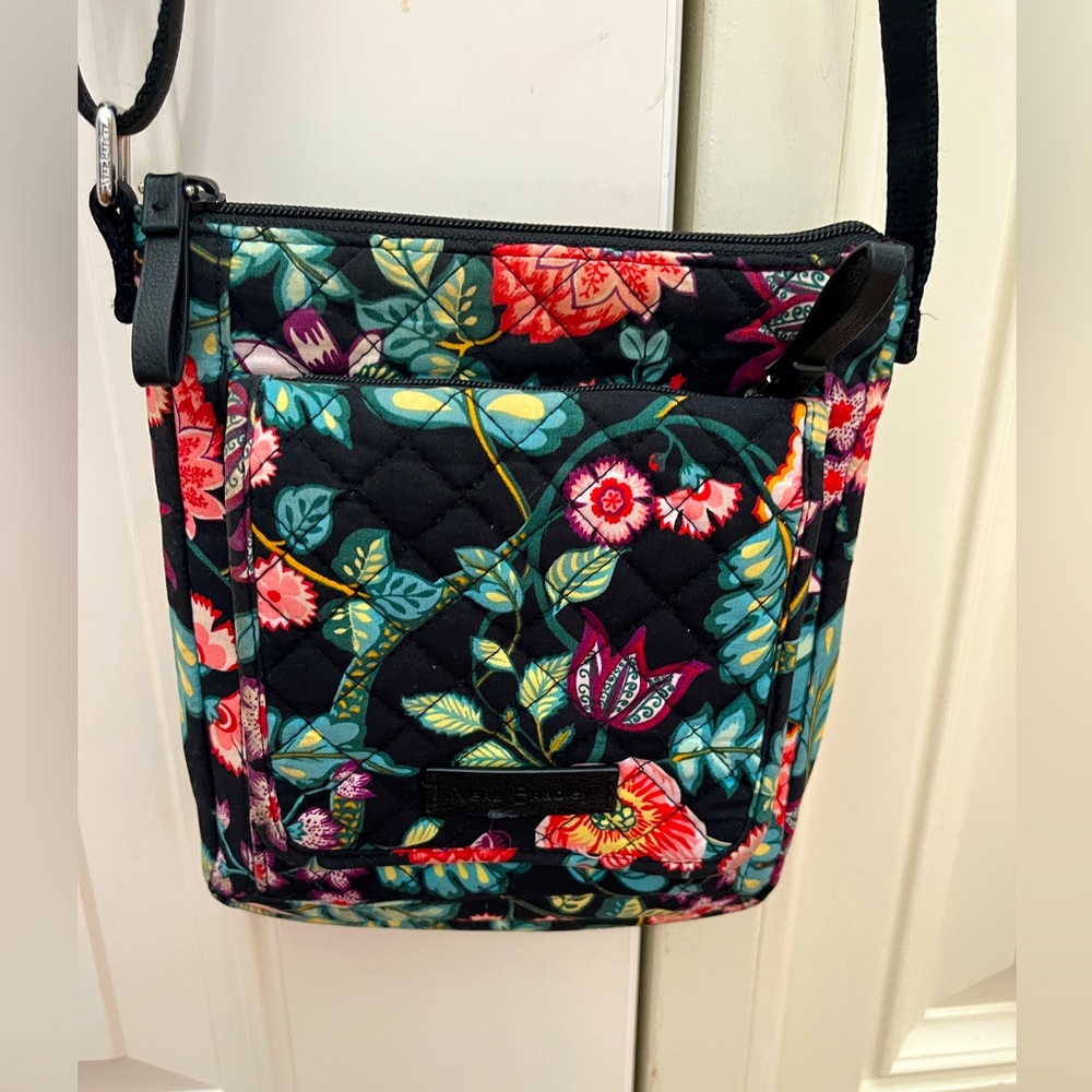 Vera Bradley Small Crossbody Floral credit card compartments - Picture 1 of 16